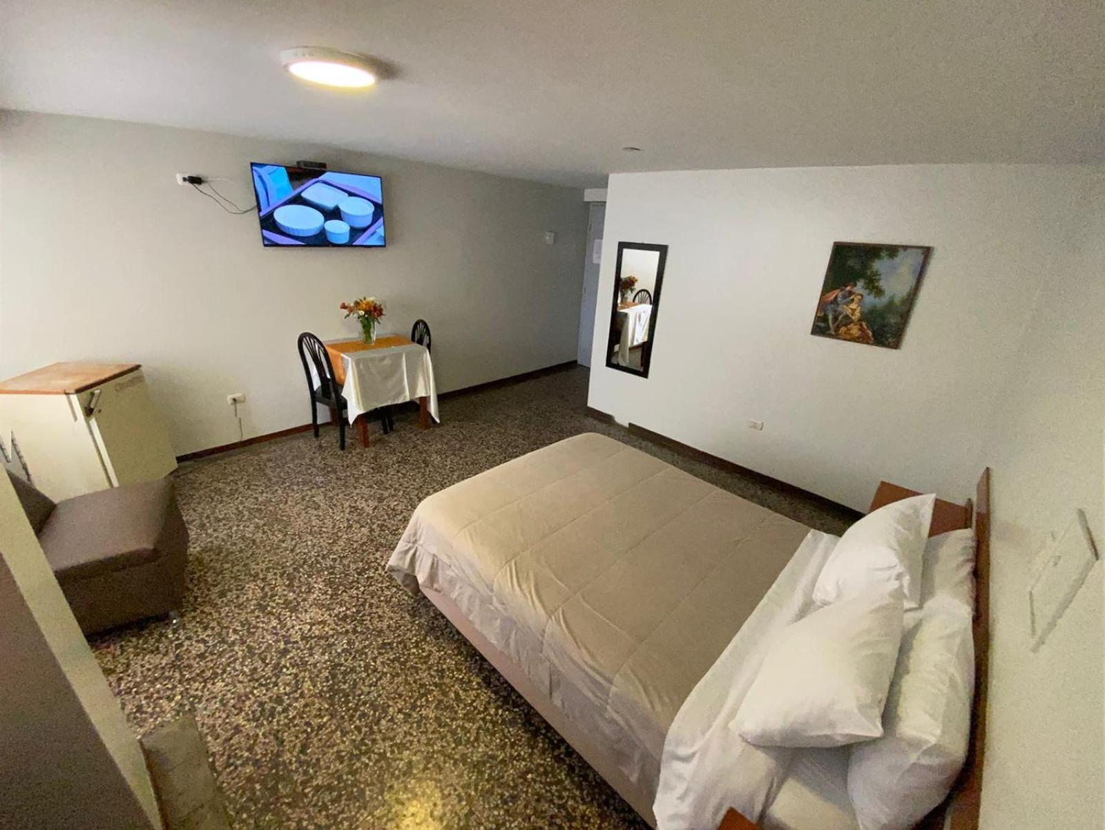 Hotel Plazza Chiclayo Exterior photo